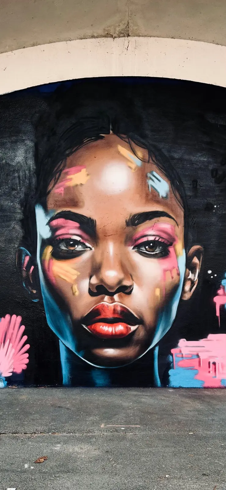 Clarté urbaine, fresque murale de MAS GRAFFITI — Gymnase Thiers · Bordeaux