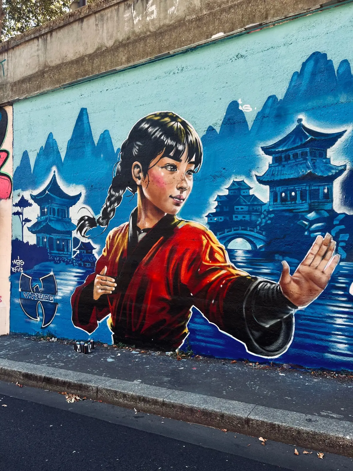 L’étudiante, fresque murale de MAS GRAFFITI — Paris 13e · Association Village 13