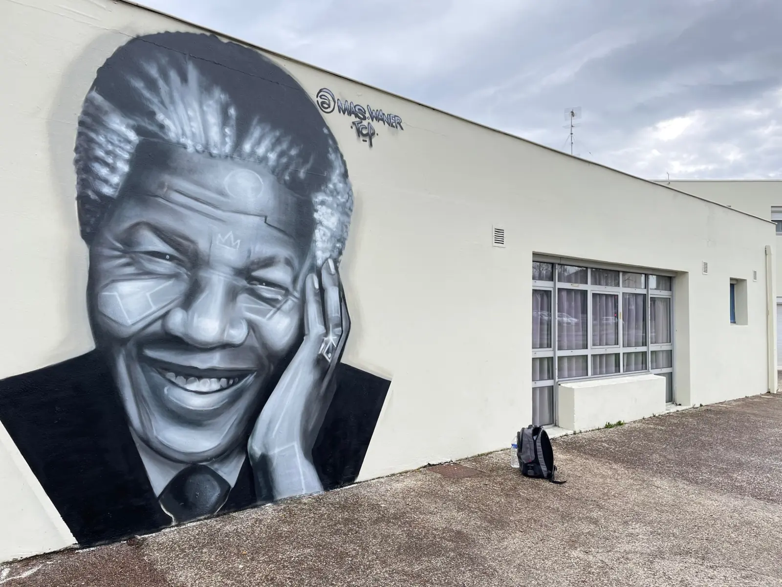 Nelson Mandela, fresque murale de MAS GRAFFITI — Mairie de Cenon